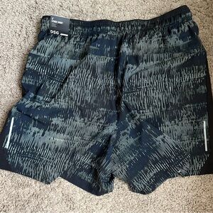 DSG Men's 5” Stride Shorts NWT- (never worn)